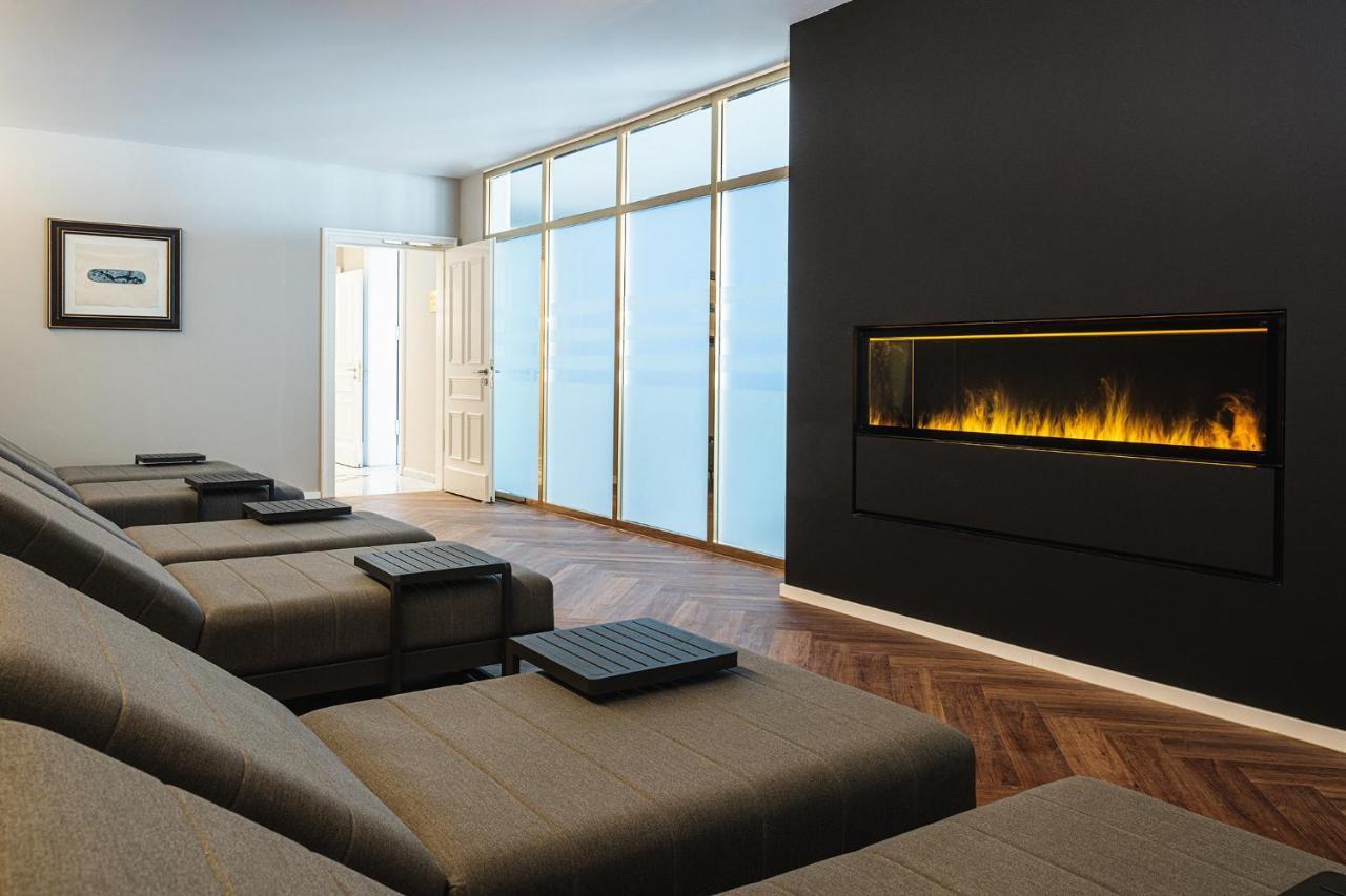Althoff Grandhotel Schloss Bensberg Bergisch Gladbach Exterior photo A linear fireplace