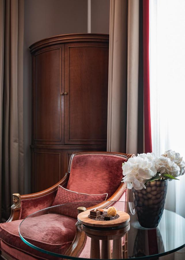 Althoff Grandhotel Schloss Bensberg Bergisch Gladbach Exterior photo A room at the hotel