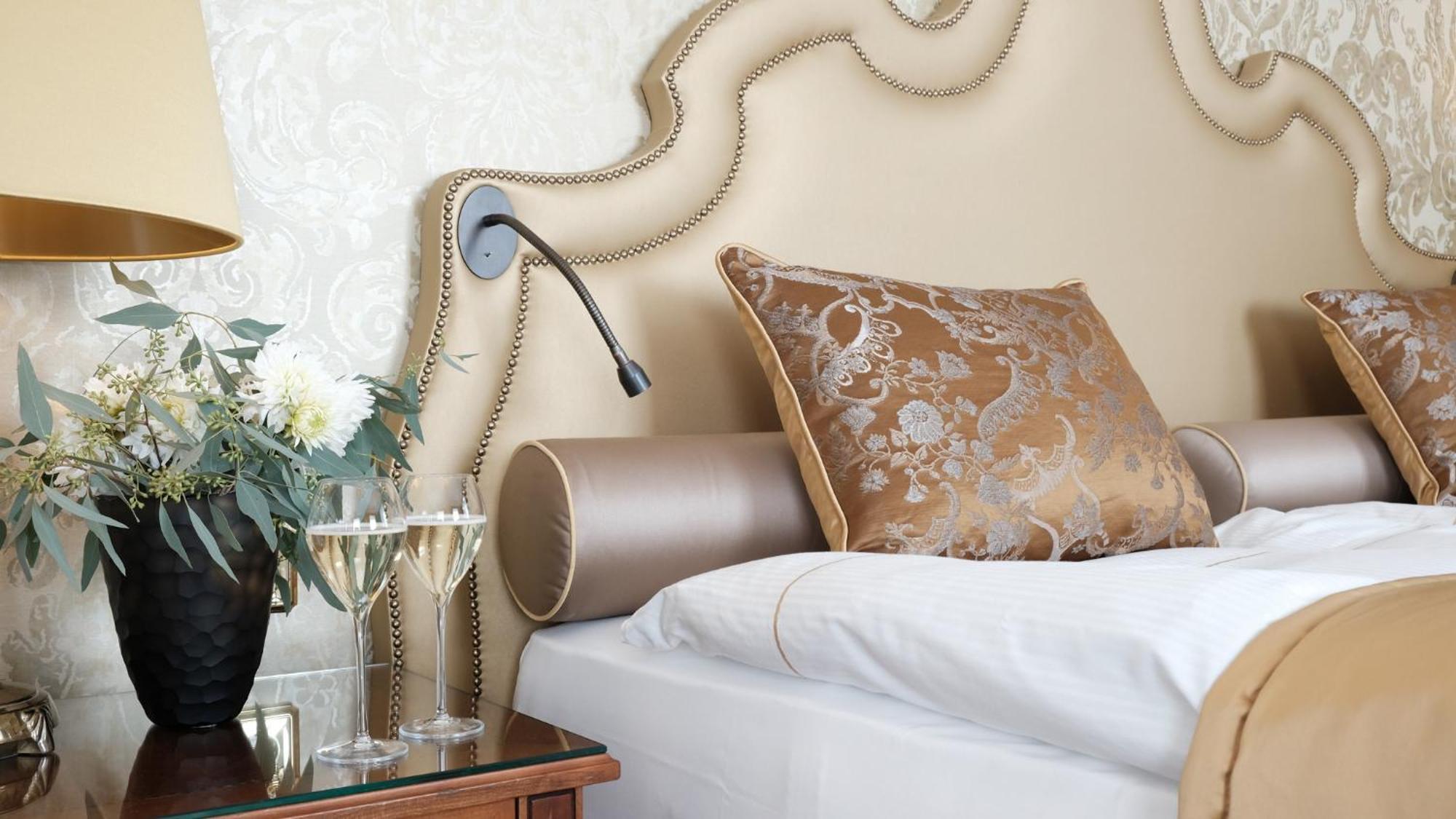 Althoff Grandhotel Schloss Bensberg Bergisch Gladbach Room photo A wall light