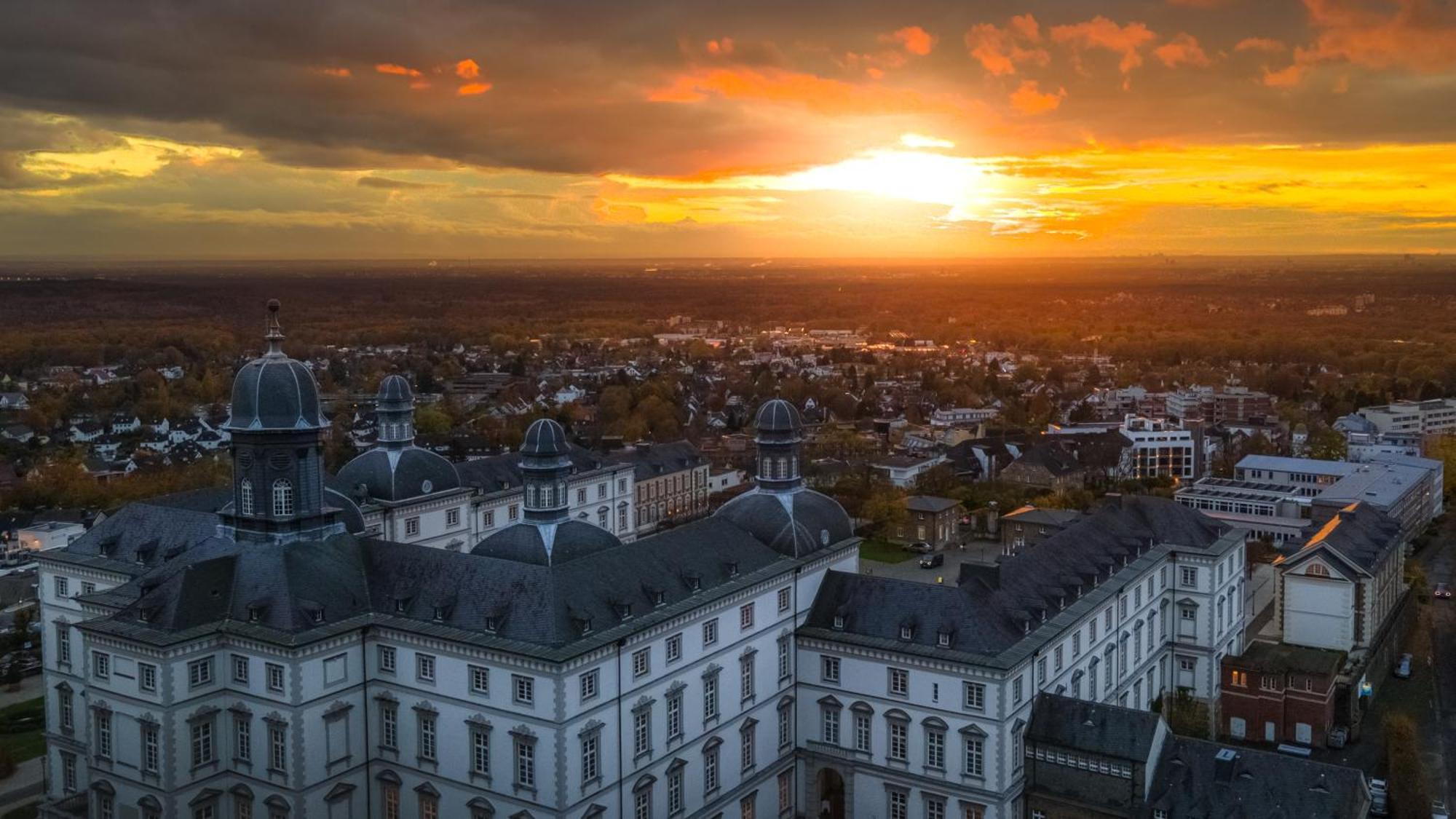Althoff Grandhotel Schloss Bensberg Bergisch Gladbach Exterior photo Aerial view of the town