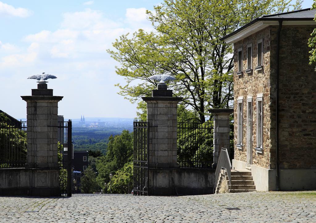Althoff Grandhotel Schloss Bensberg Bergisch Gladbach Exterior photo Entrance to the house