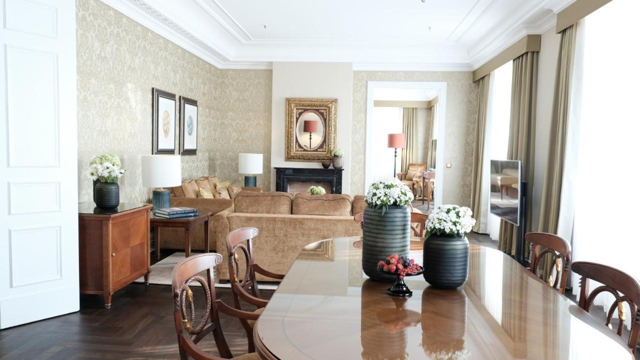 Althoff Grandhotel Schloss Bensberg Bergisch Gladbach Exterior photo A suite at the hotel